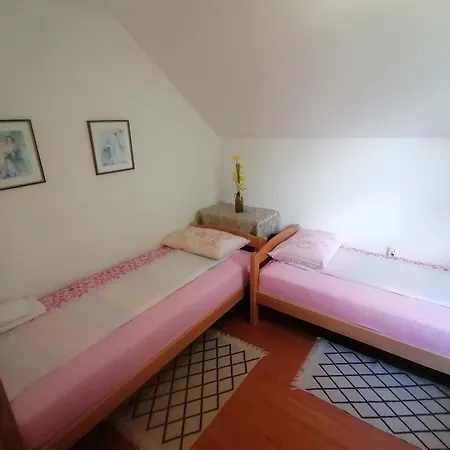Sweet House, 2 Bedrooms, Free Parking, Near Sarajevo & Jahorina * Pale