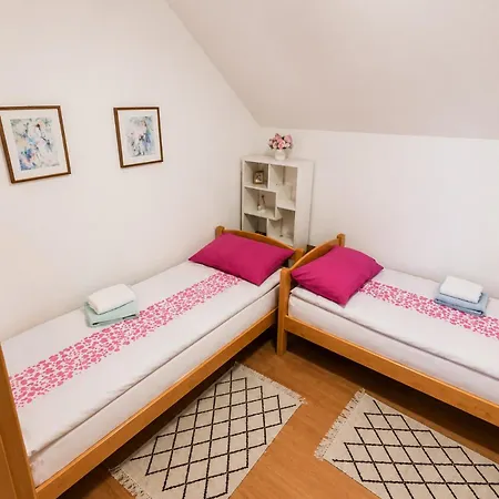 아파트 Sweet House, 2 Bedrooms, Free Parking, Near Sarajevo & Jahorina *